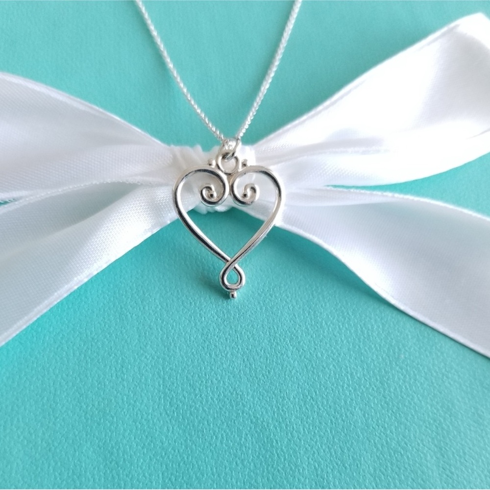 Tiffany & co. Paloma Picasso goldoni heart necklace sterling silver